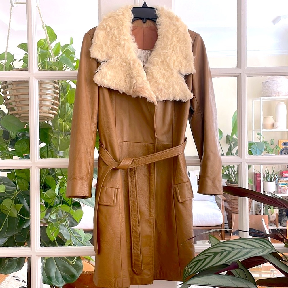 Vintage Almost Famous Penny Lane coat. Camel brown leather trench dreams 🧥